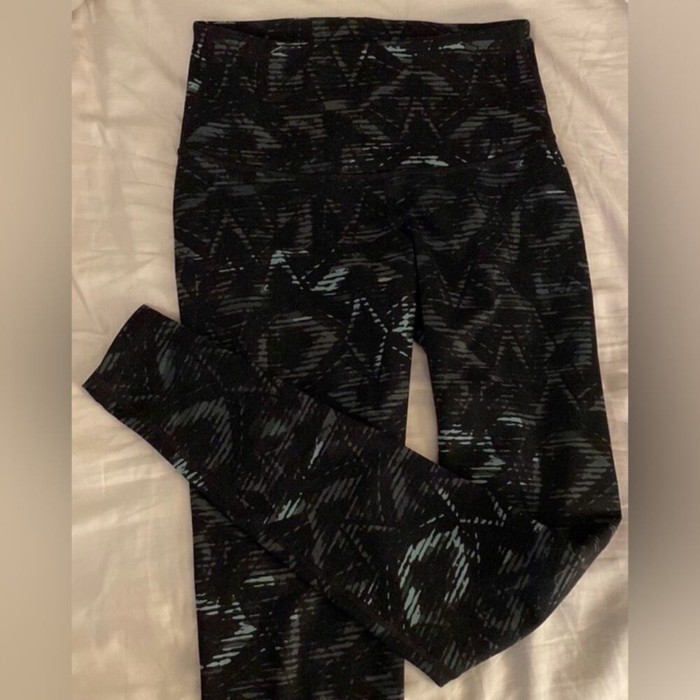 UEC Old Navy Active Go-Dry Medium Leggings - Black and Green